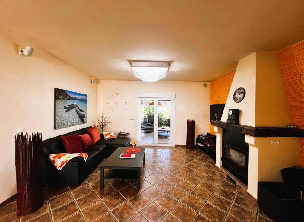 Resale - Villa - Jacarilla