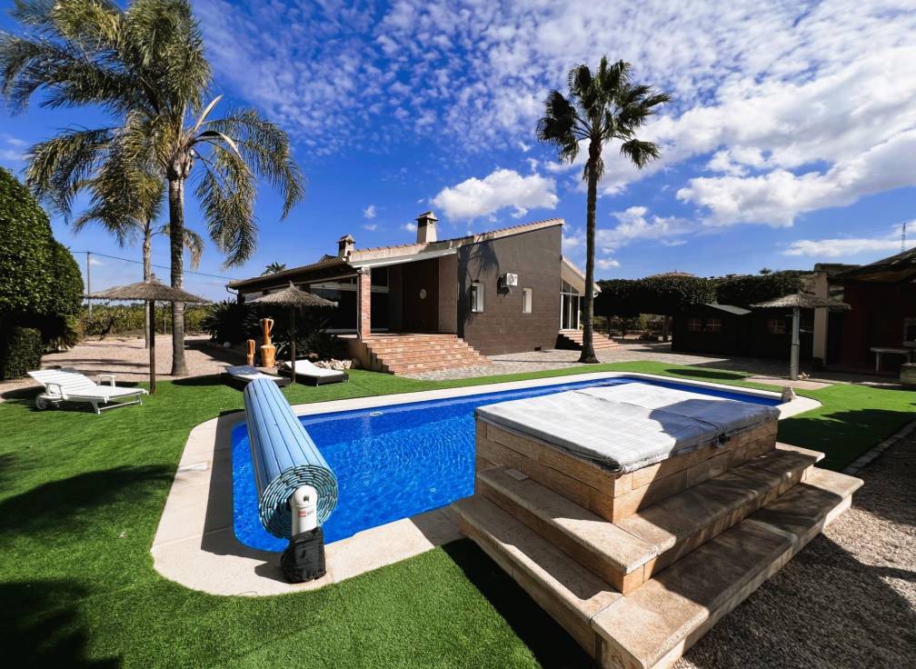 Resale - Villa - Jacarilla