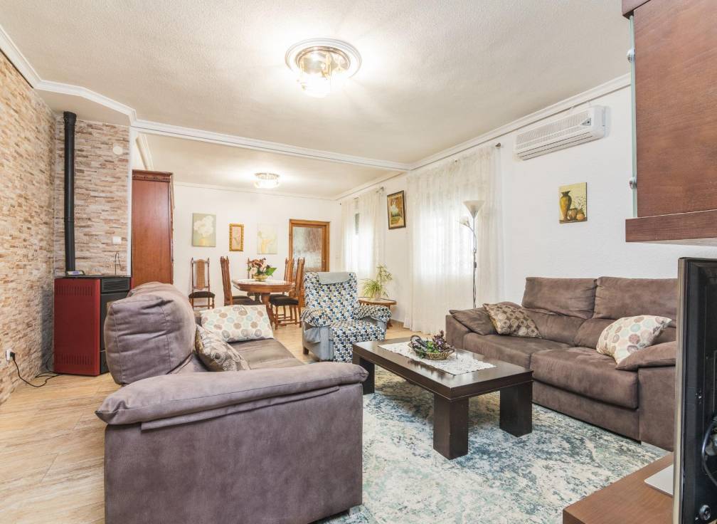 Resale - Villa - Perleta - Maitino-Perleta