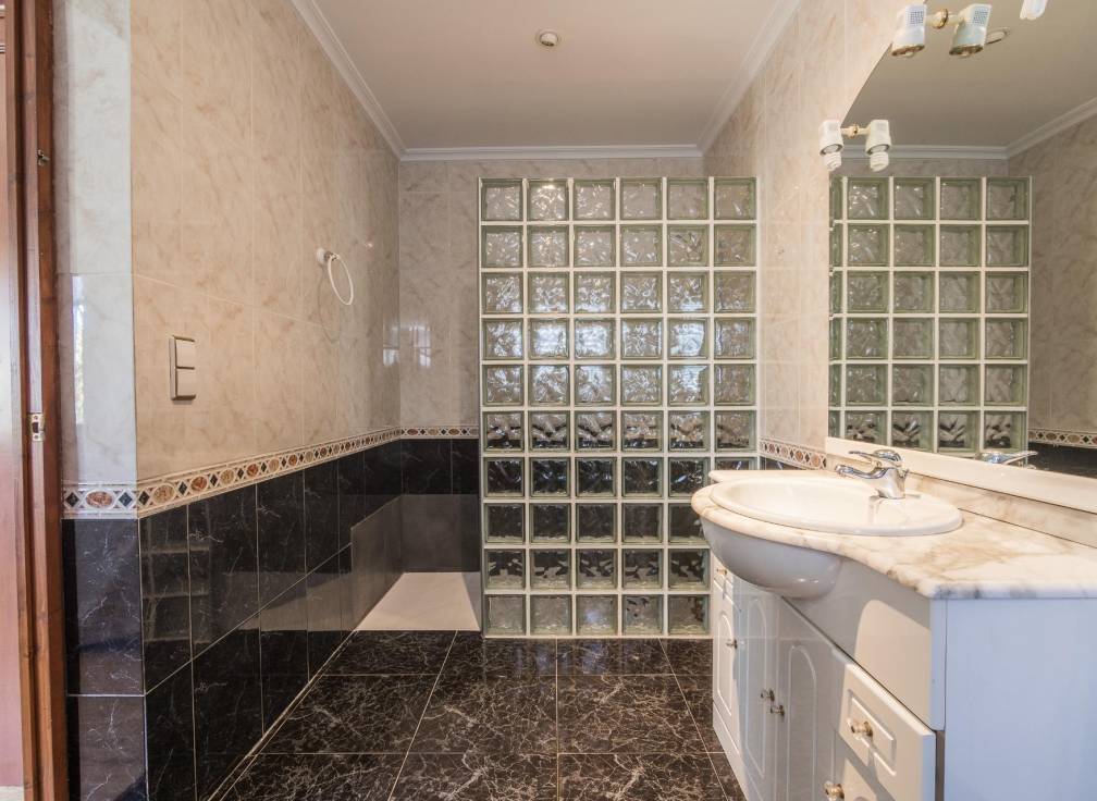 Resale - Villa - Perleta - Maitino-Perleta