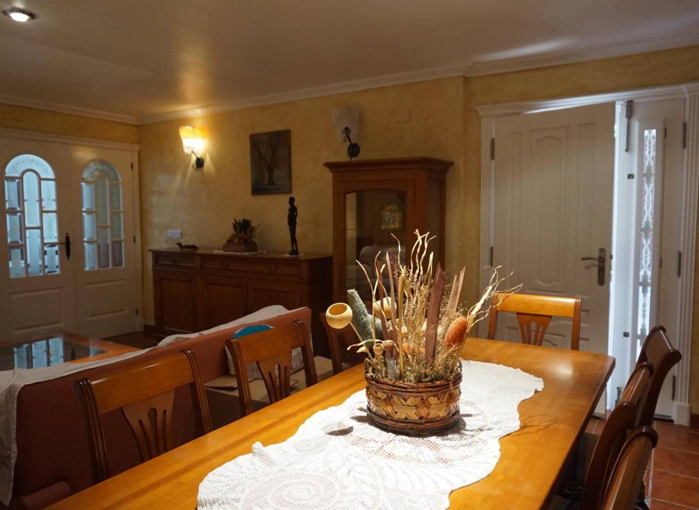 Resale - Villa - Perleta - Maitino-Perleta