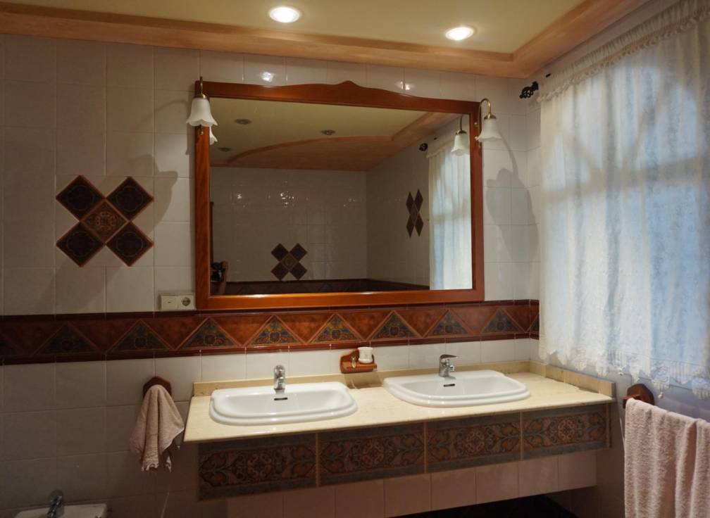 Resale - Villa - Perleta - Maitino-Perleta