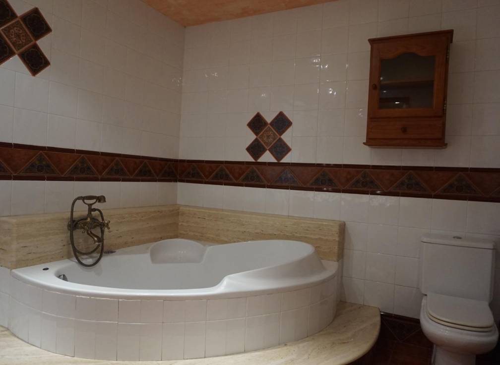 Resale - Villa - Perleta - Maitino-Perleta
