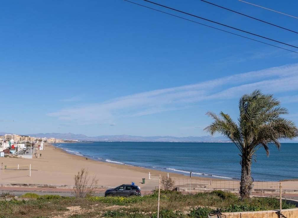 Resale - Villa - Torrevieja - La Mata