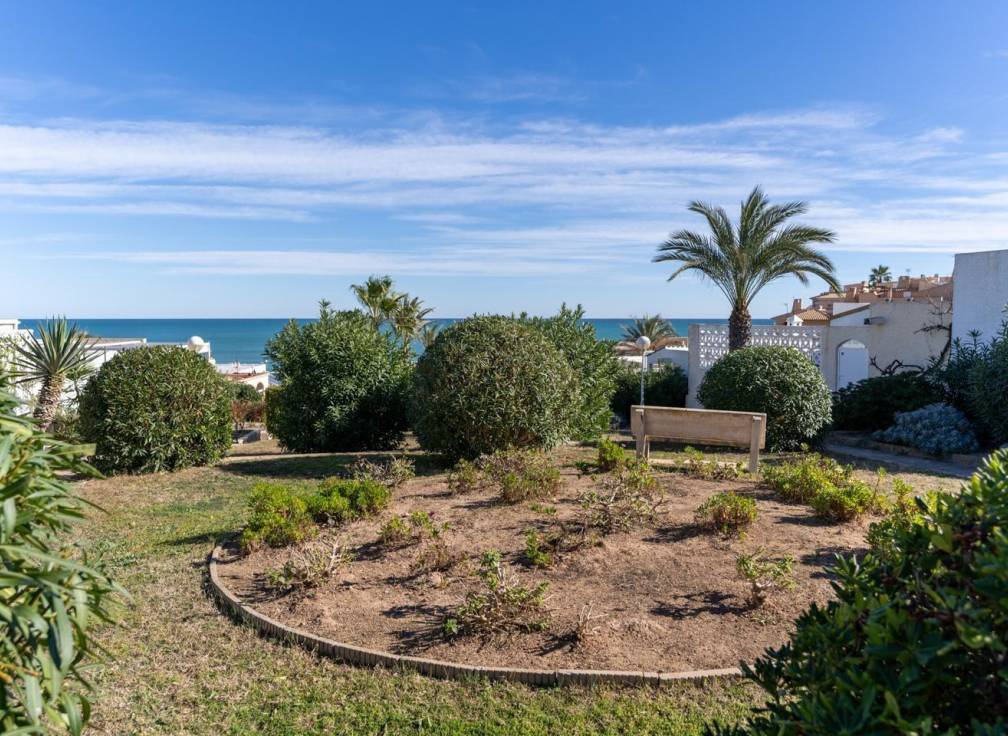 Resale - Villa - Torrevieja - La Mata