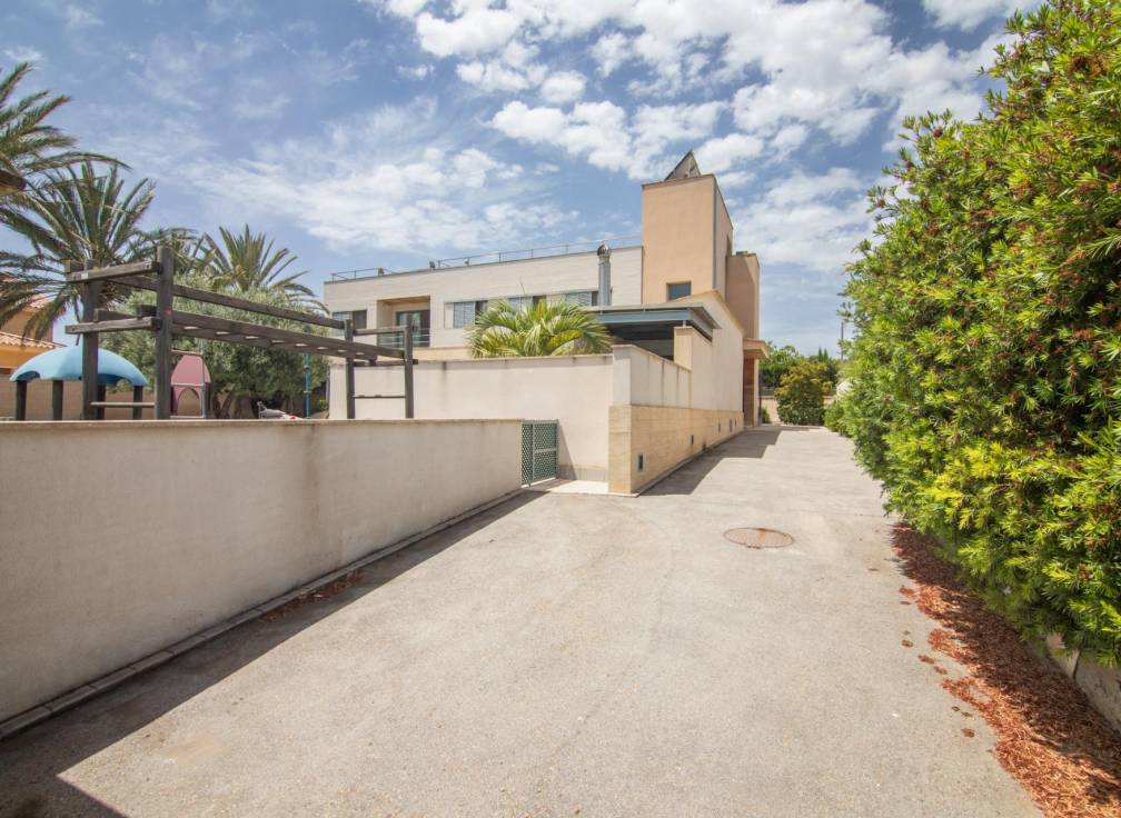 Resale - Villa - Valverde (Alicante) - Valverde