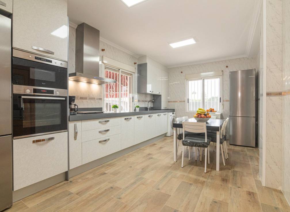Resale - Villa - Valverde (Alicante) - Valverde
