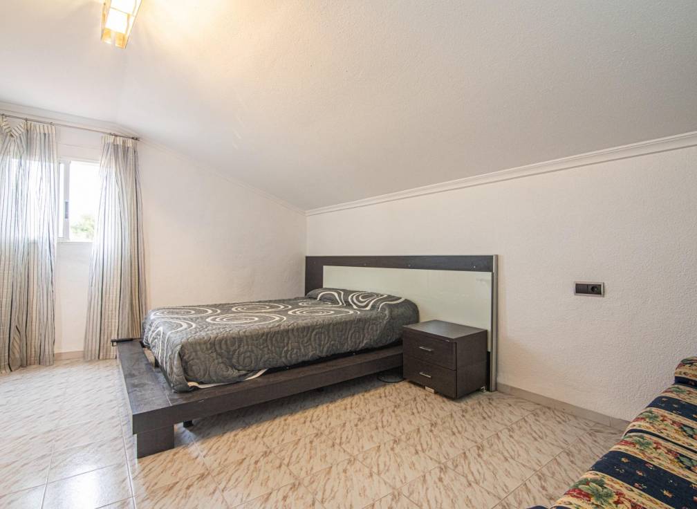 Resale - Villa - Valverde (Alicante) - Valverde