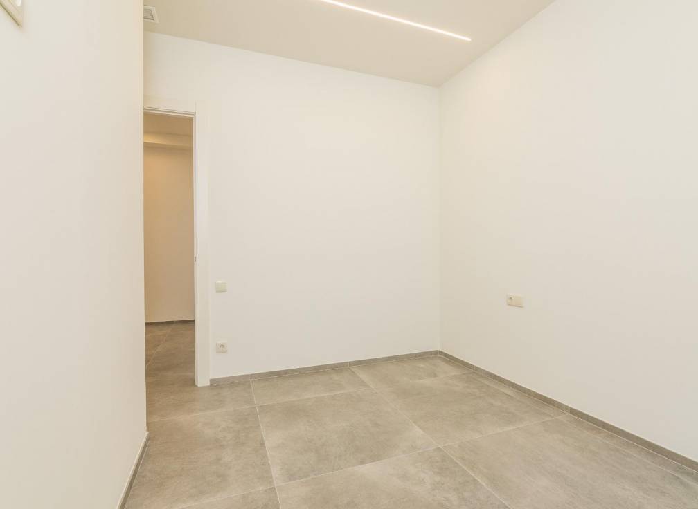 Revente -  - Elche - Raval - Puertas Coloradas