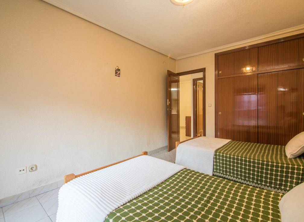 Revente -  - Elche - Reina Victoria-Miguel Hernández