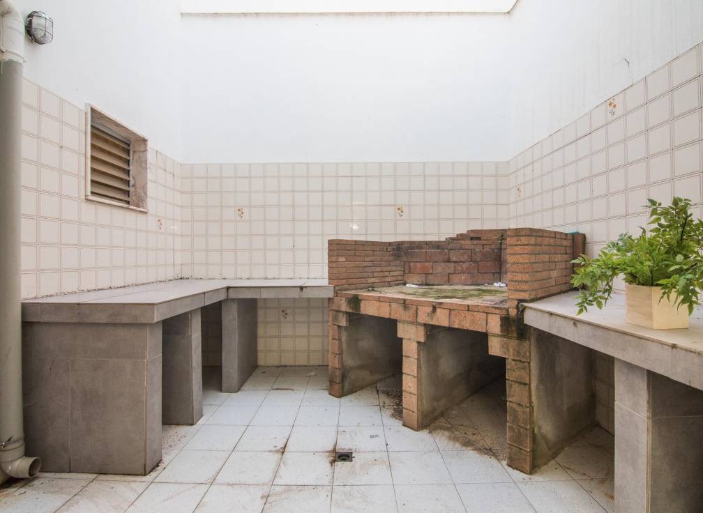 Revente -  - Elche - Reina Victoria-Miguel Hernández