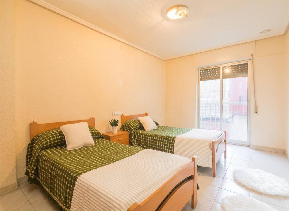 Revente -  - Elche - Reina Victoria-Miguel Hernández