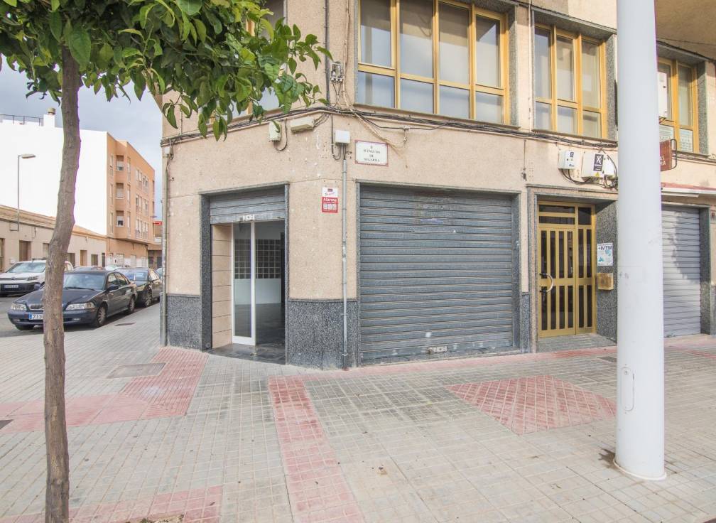 Revente - Local commerciel - Torrellano - Centro