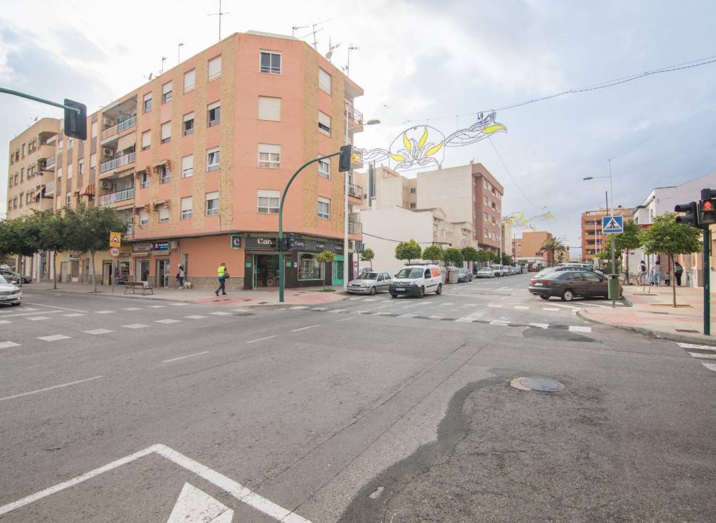 Revente - Local commerciel - Torrellano - Centro