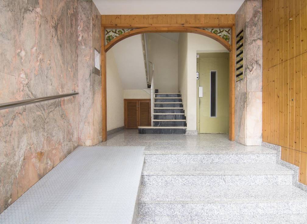 Revente - Mezzanine - Elche - Corazon de Jesus