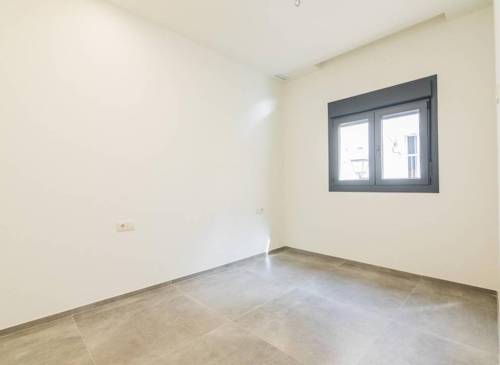 Revente - Triplex - Elche - Raval - Puertas Coloradas