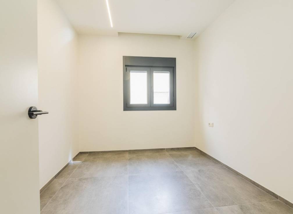 Revente - Triplex - Elche - Raval - Puertas Coloradas