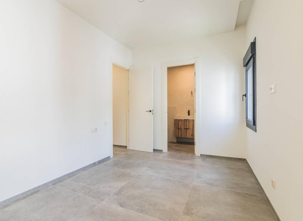 Revente - Triplex - Elche - Raval - Puertas Coloradas