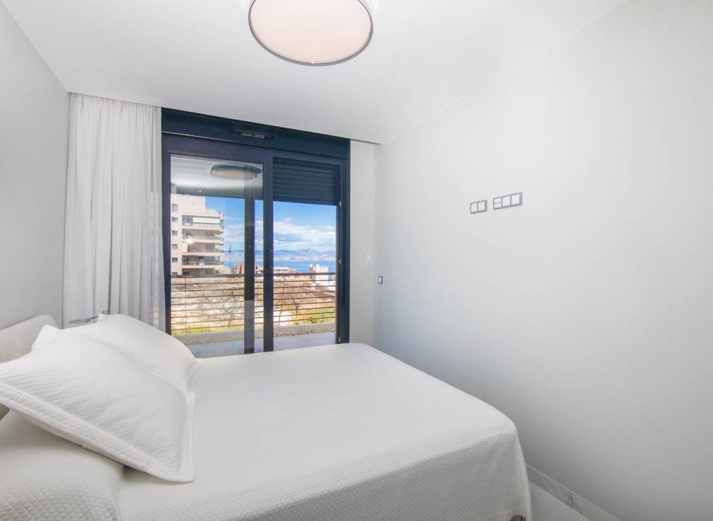 Segunda mano - Apartamento - Arenales del Sol - Calle valladolid