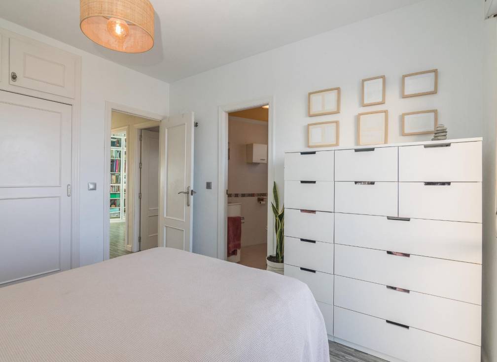 Segunda mano - Apartamento - Arenales del Sol - Zona paseo maritimo