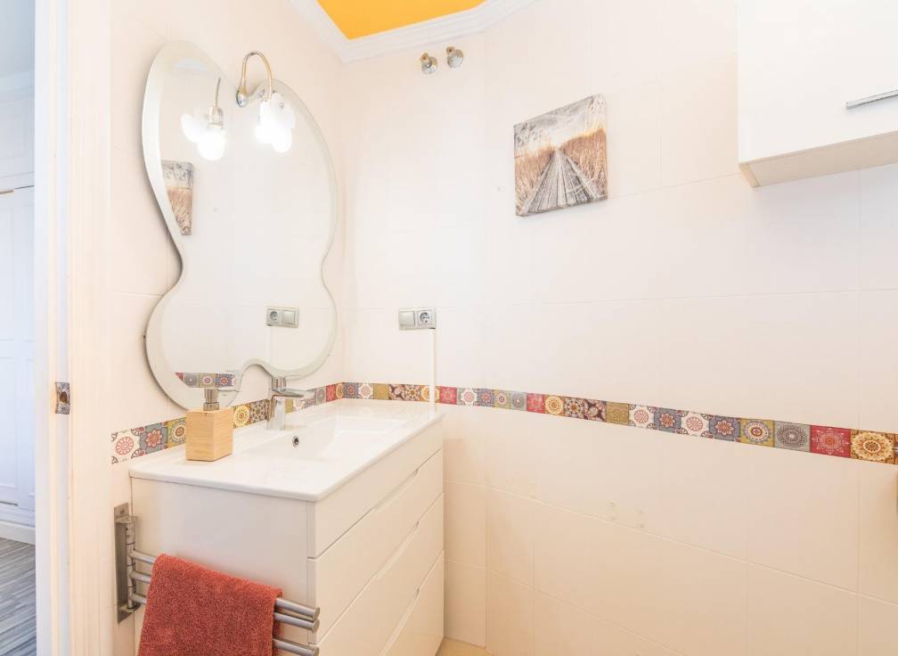 Segunda mano - Apartamento - Arenales del Sol - Zona paseo maritimo