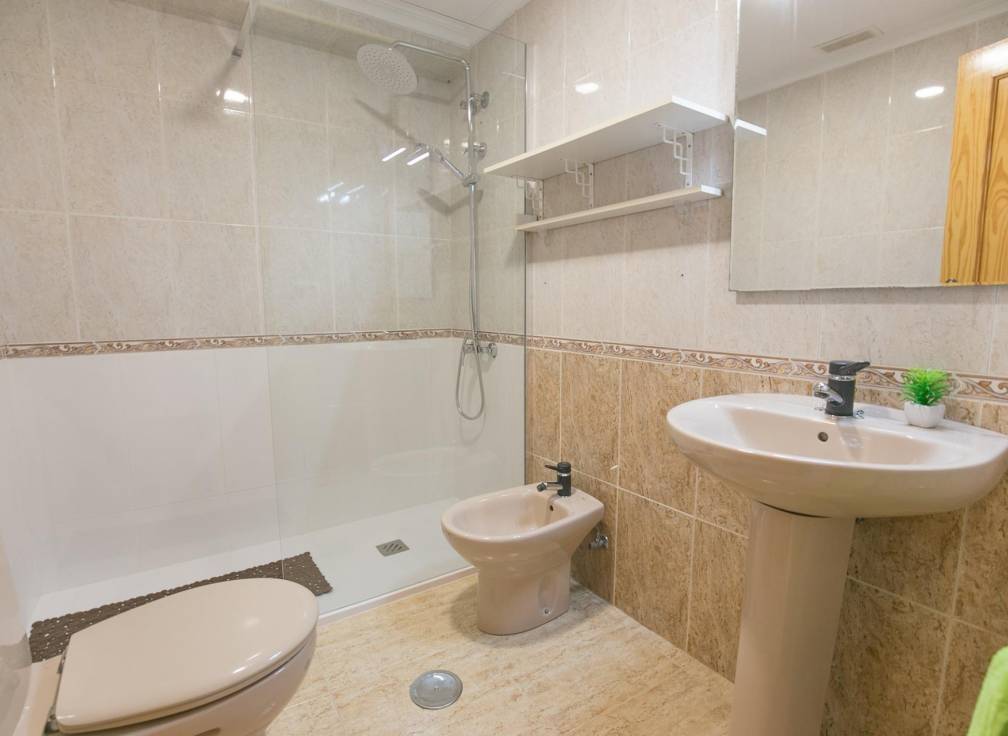 Segunda mano - Bungalow - Arenales del Sol - Tercera linea playa