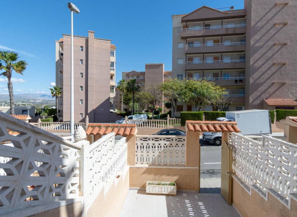 Segunda mano - Bungalow - Arenales del Sol - Zona paseo maritimo