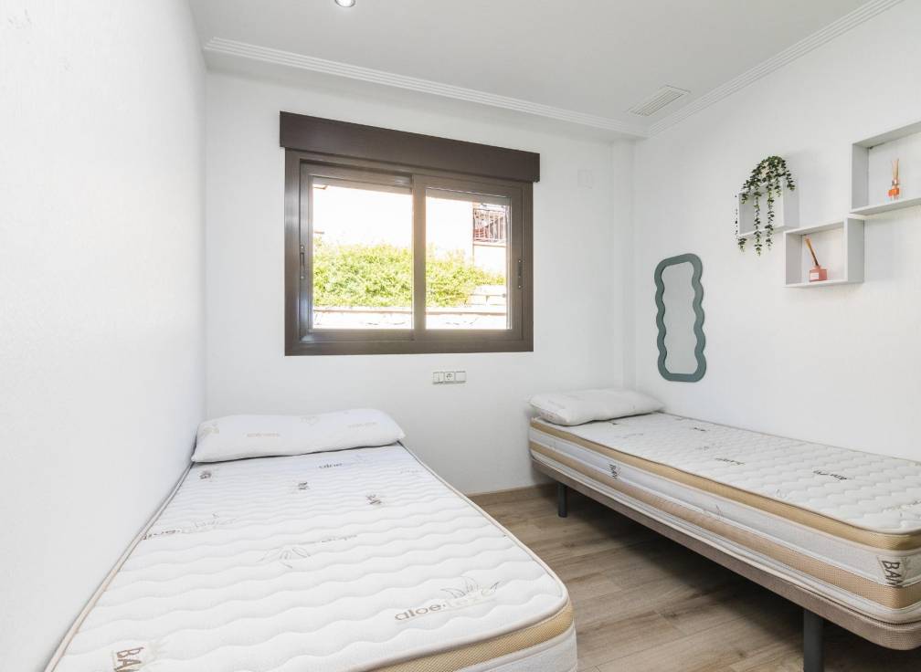 Segunda mano - Bungalow - Arenales del Sol