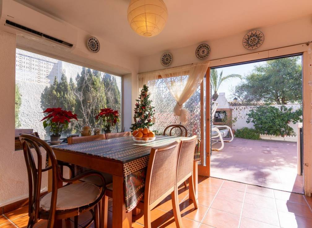 Segunda mano - Chalet - Torrevieja - La Mata