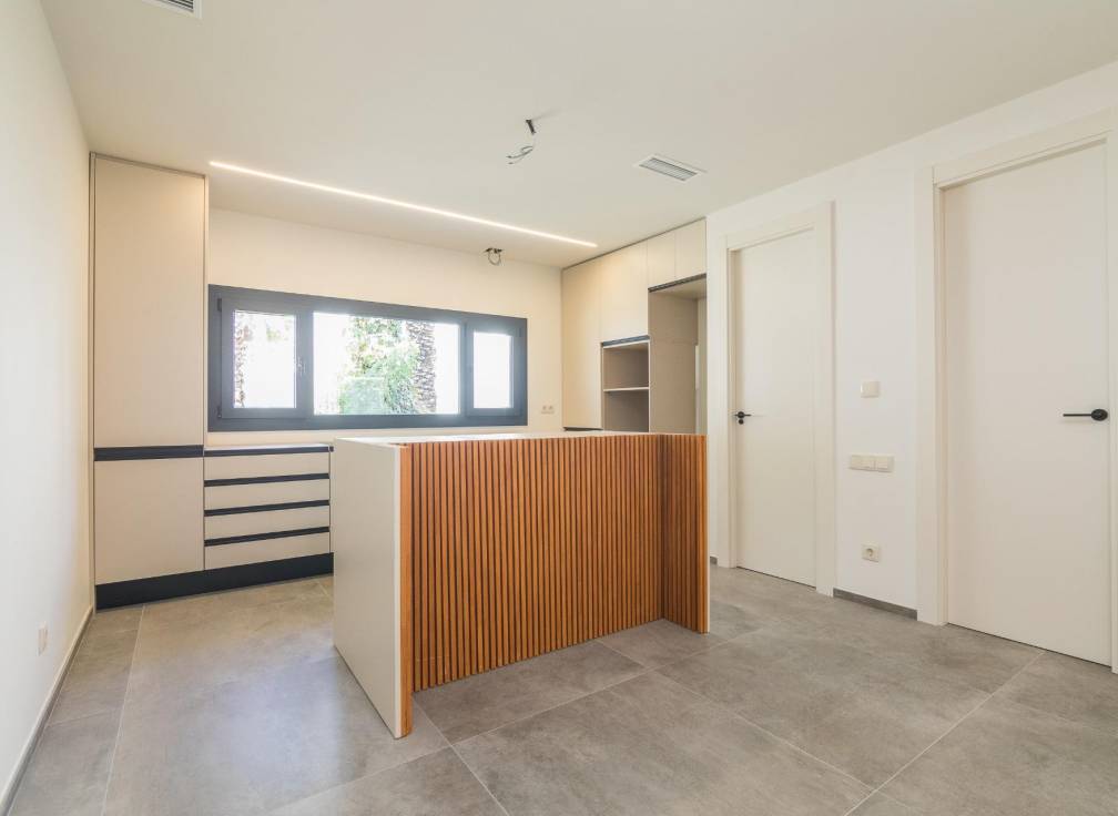 Segunda mano -  - Elche - Raval - Puertas Coloradas