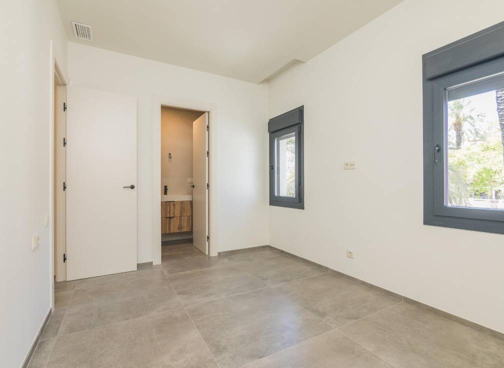 Segunda mano -  - Elche - Raval - Puertas Coloradas