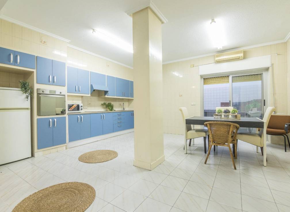 Segunda mano -  - Elche - Reina Victoria-Miguel Hernández