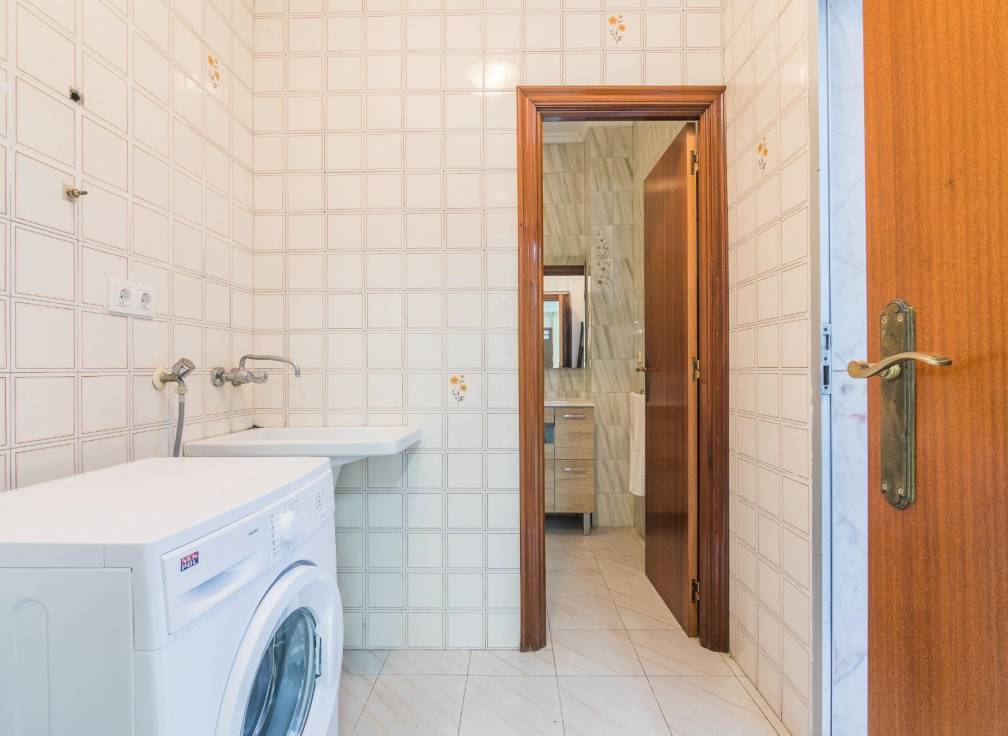 Segunda mano -  - Elche - Reina Victoria-Miguel Hernández