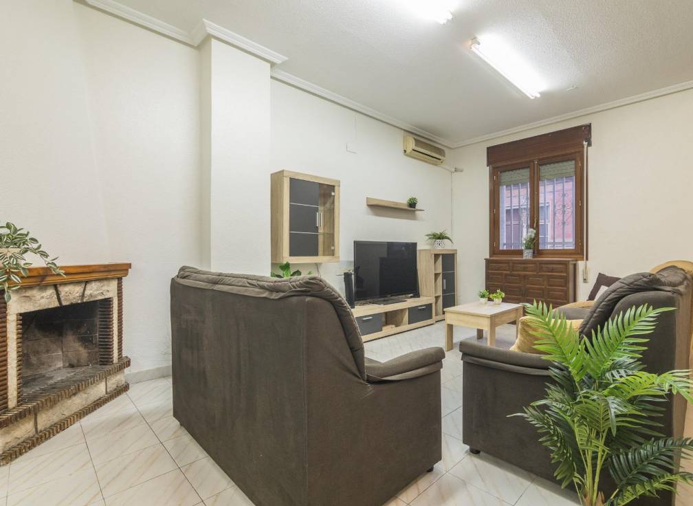 Segunda mano -  - Elche - Reina Victoria-Miguel Hernández