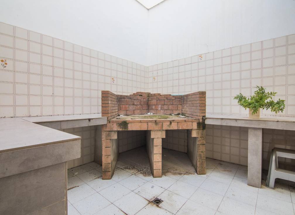 Segunda mano -  - Elche - Reina Victoria-Miguel Hernández