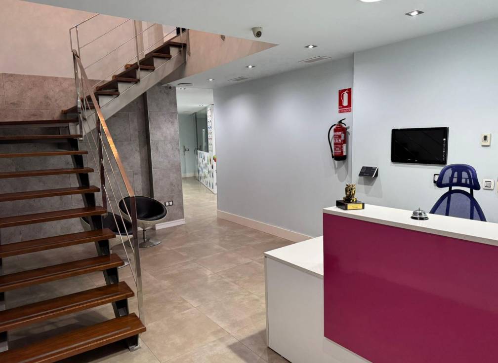 Segunda mano - Local comercial - Elche - Centro