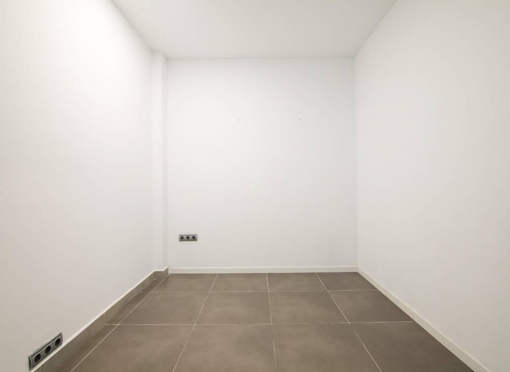 Segunda mano - Local comercial - Elche - Plaza Obispo Siuri