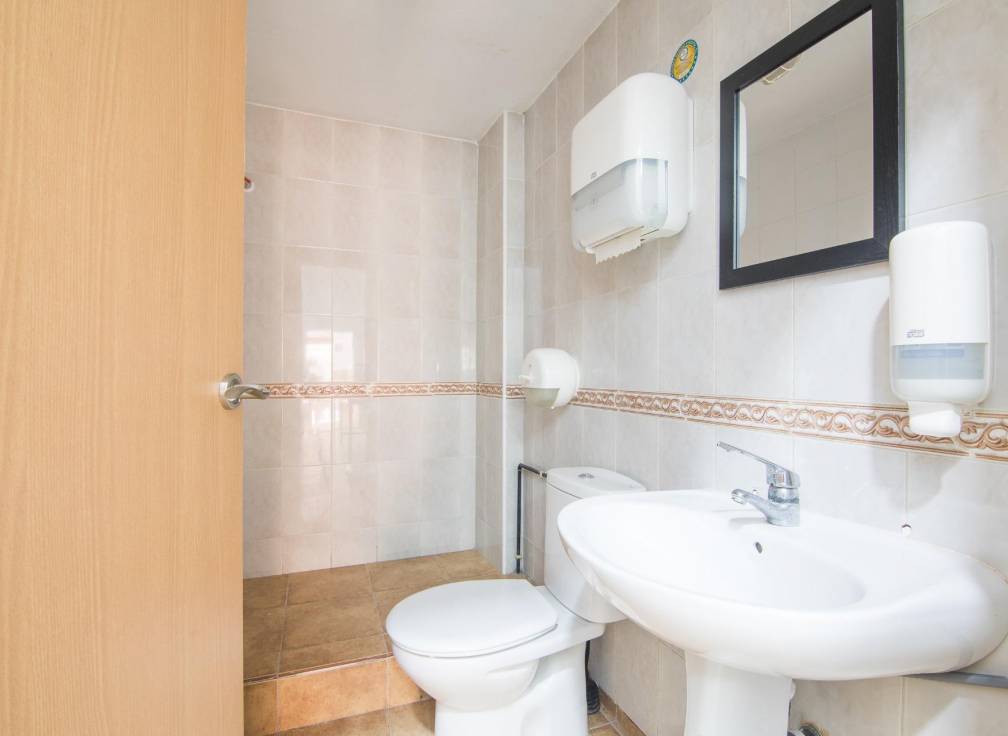 Segunda mano - Local comercial - Santa Pola - Club nautico