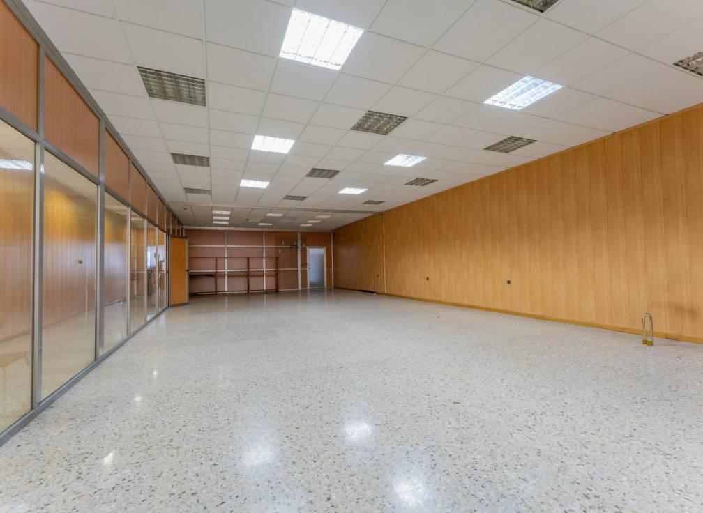 Segunda mano - Nave industrial - Elche - Carrus