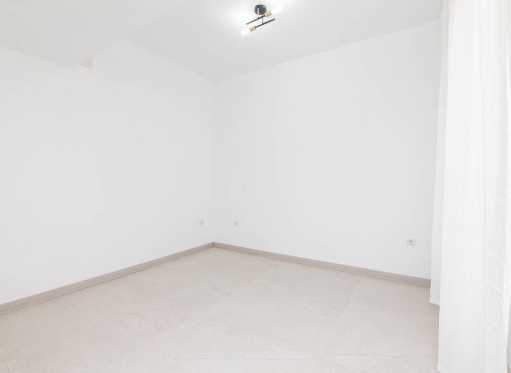 Segunda mano - Piso - Elche - Reina Victoria-Miguel Hernández