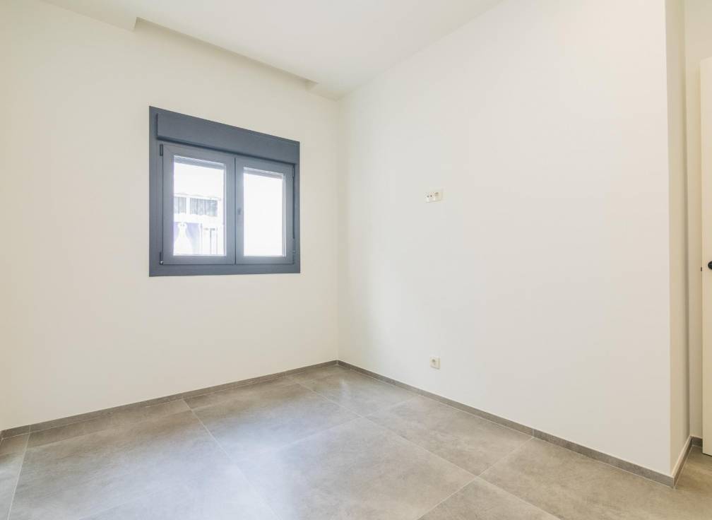 Segunda mano - Triplex - Elche - Raval - Puertas Coloradas