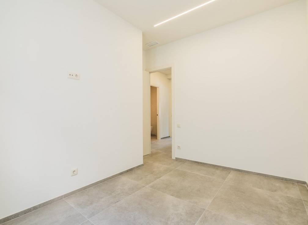 Segunda mano - Triplex - Elche - Raval - Puertas Coloradas