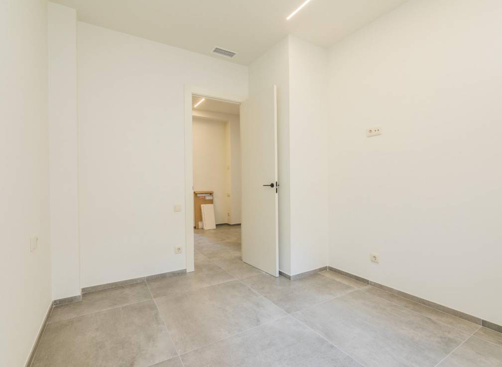 Segunda mano - Triplex - Elche - Raval - Puertas Coloradas