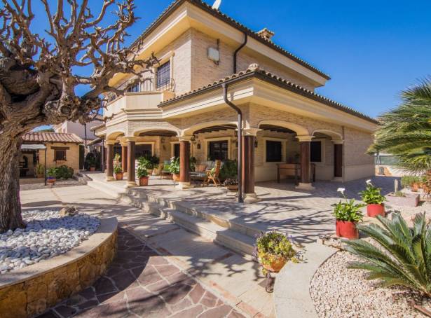 Villa - Resale - Peña las aguilas - PEÑA DE LAS AGUILAS