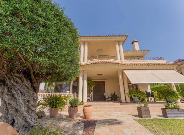 Villa - Resale - Peña las aguilas - PEÑA DE LAS AGUILAS